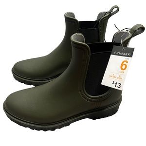 Brandless 2 pairs of Chelsea boots women’s size 6